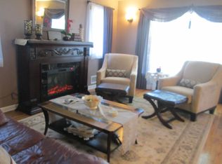 393 Pennsylvania Ave, Mineola, NY 11501