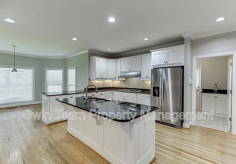 9345 Riverclub Pkwy — Photo 16