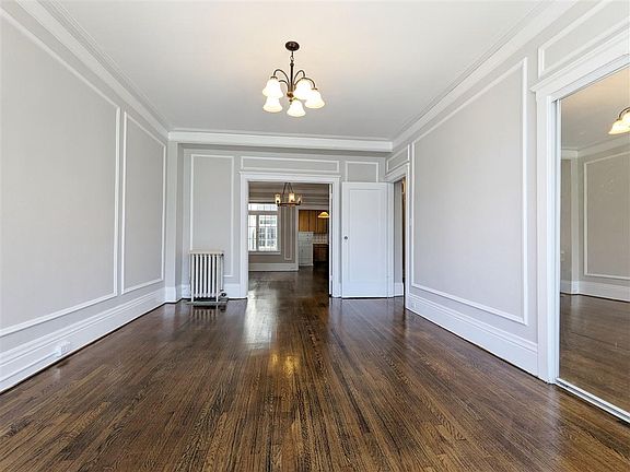 2nd image of 2030 Franklin St APT 504