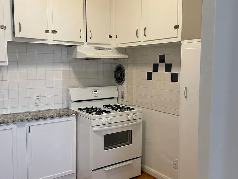 15810 Van Aken Blvd — Photo 7