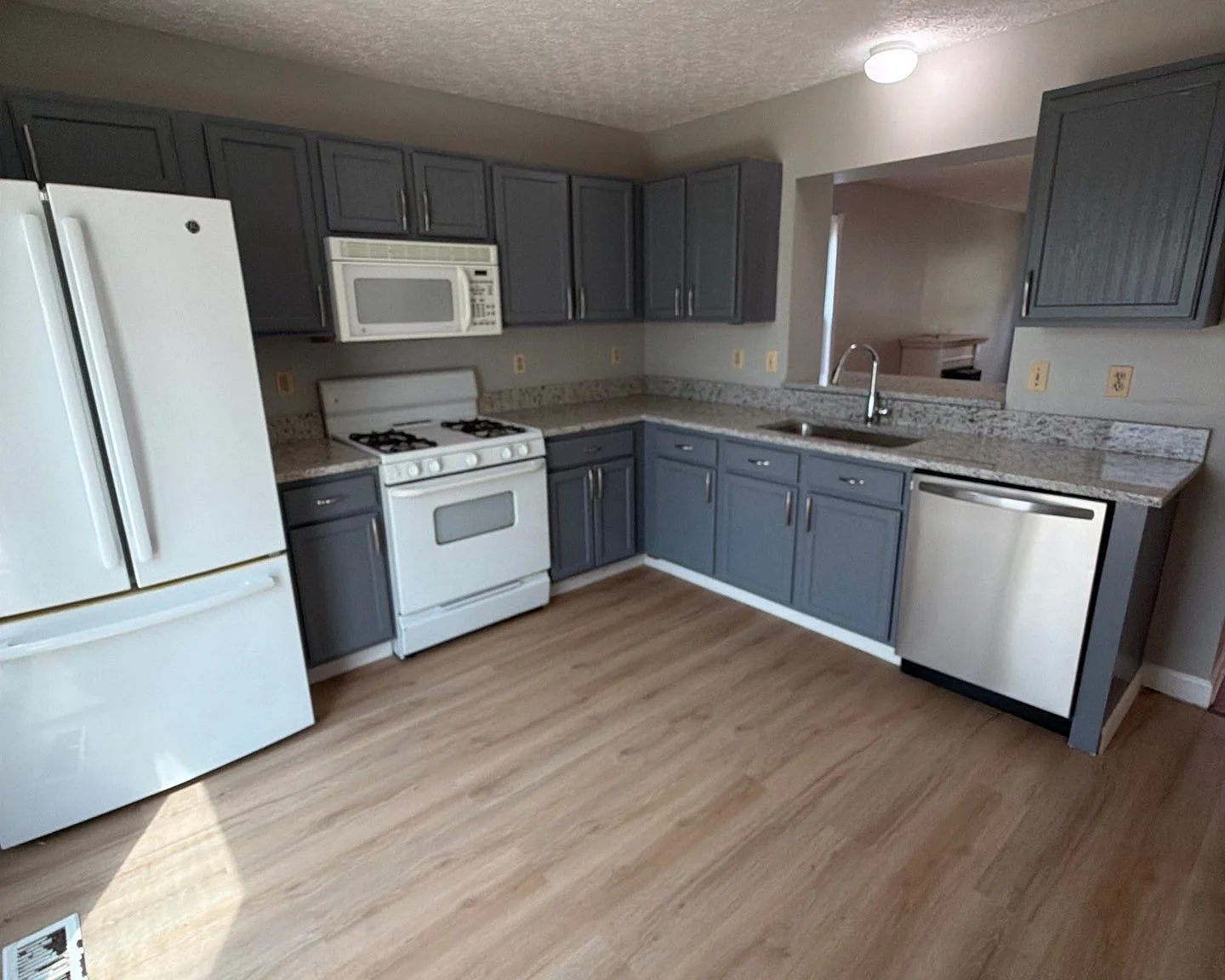3 bed, 2.5 bath, 1224 sqft, $2,399 — Photo 1