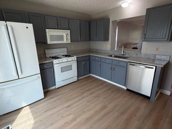 9079 Longstone Dr, Lewis Center, OH 43035