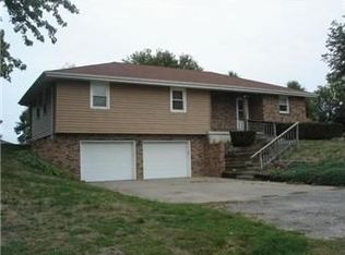 12019 Larkin Ln, Lexington, MO 64067