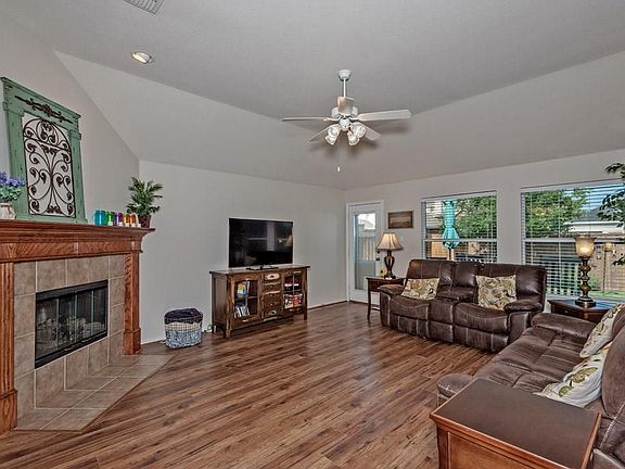 3rd image of 1319 Hazelwood Dr