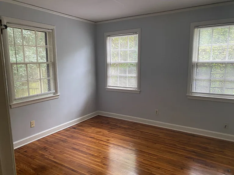 2530 Girard St — Photo 15
