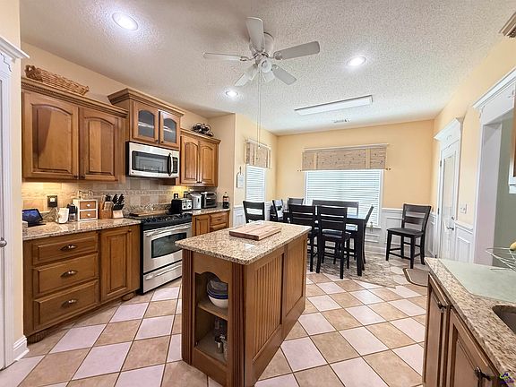 2nd image of 105 Fairfax Ct