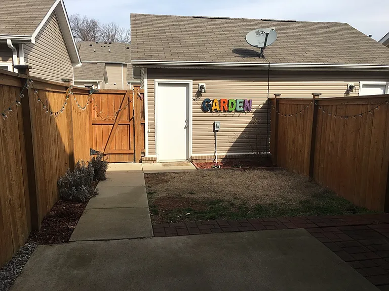 1217 Riverbrook Dr — Photo 15