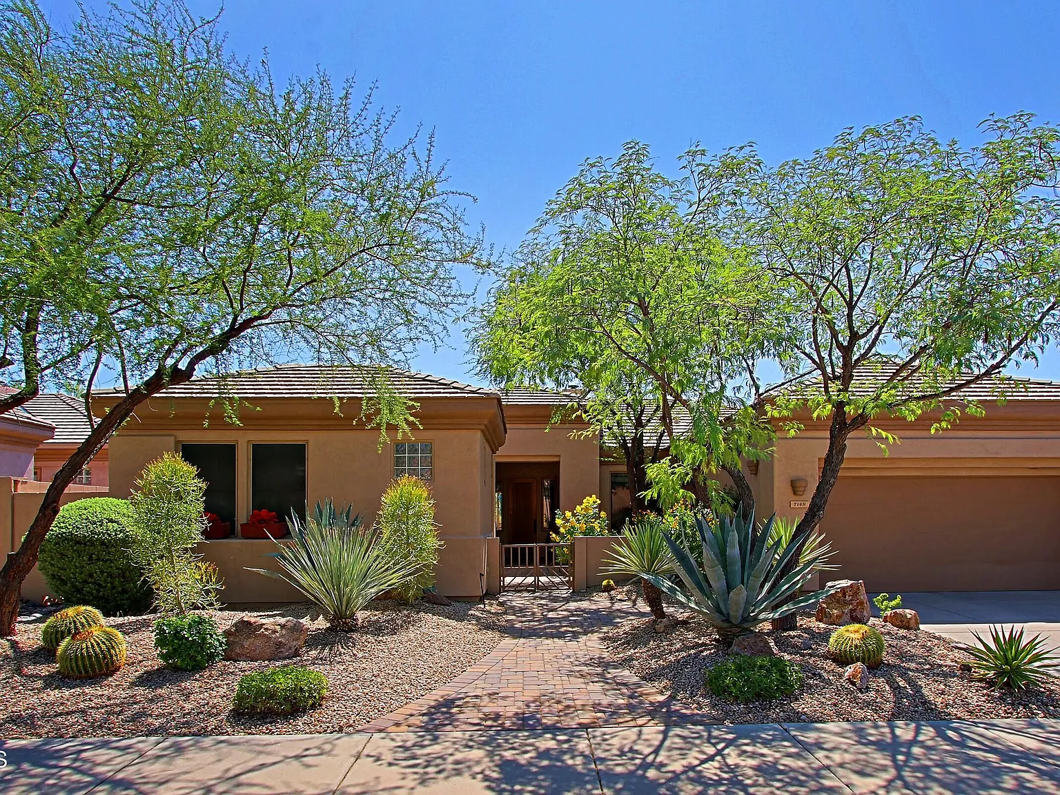3 bed, 3.0 bath, 2254 sqft, $2,500 — Photo 2