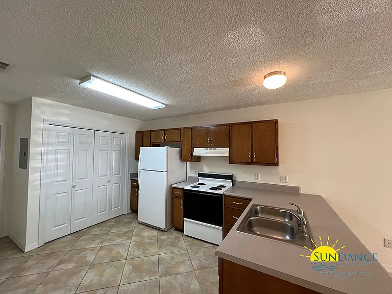 257 Lindberg St — Photo 5