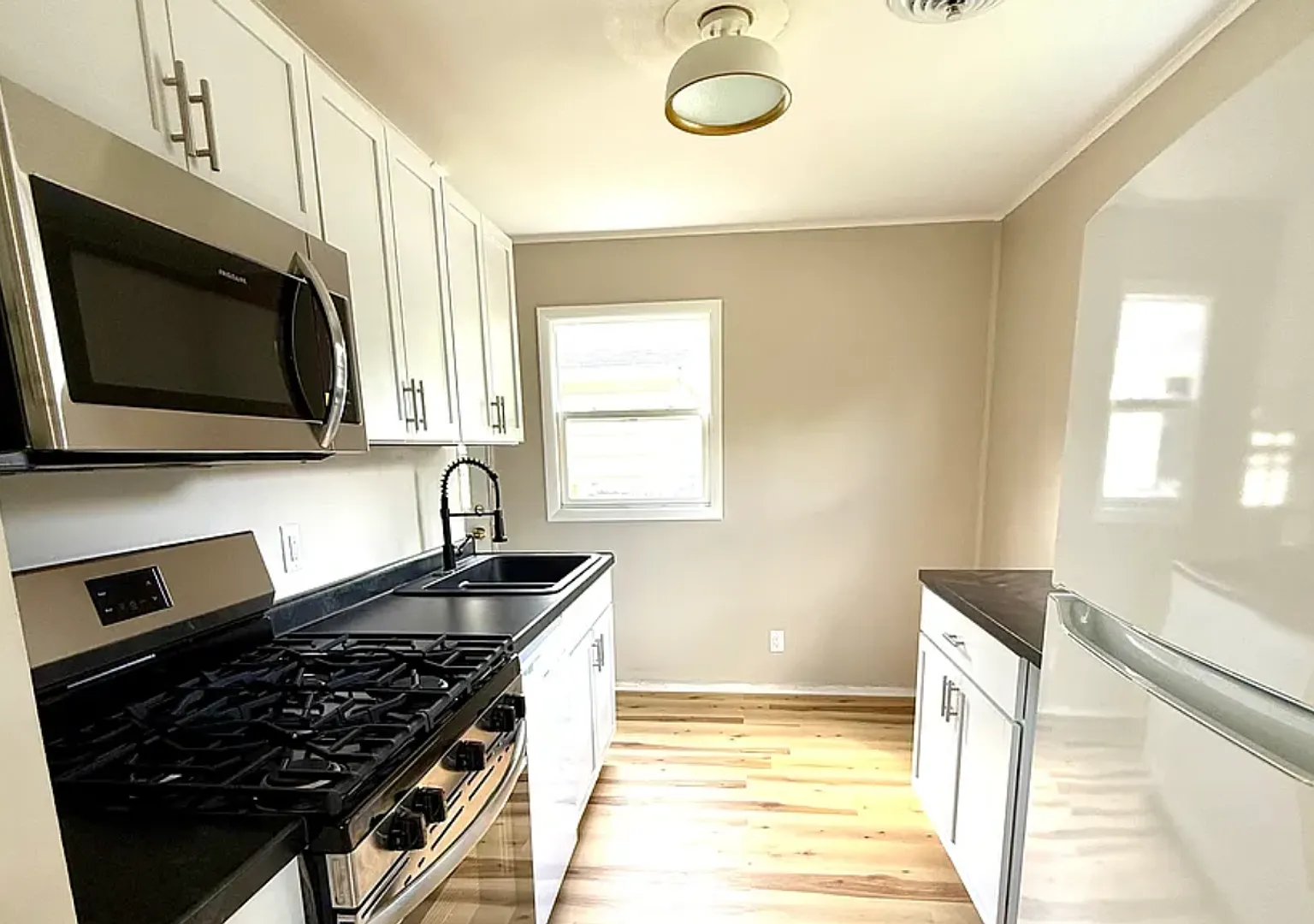 Sun-Filled 2BR Home on Corner Lot with Spacious Garage — Photo 4
