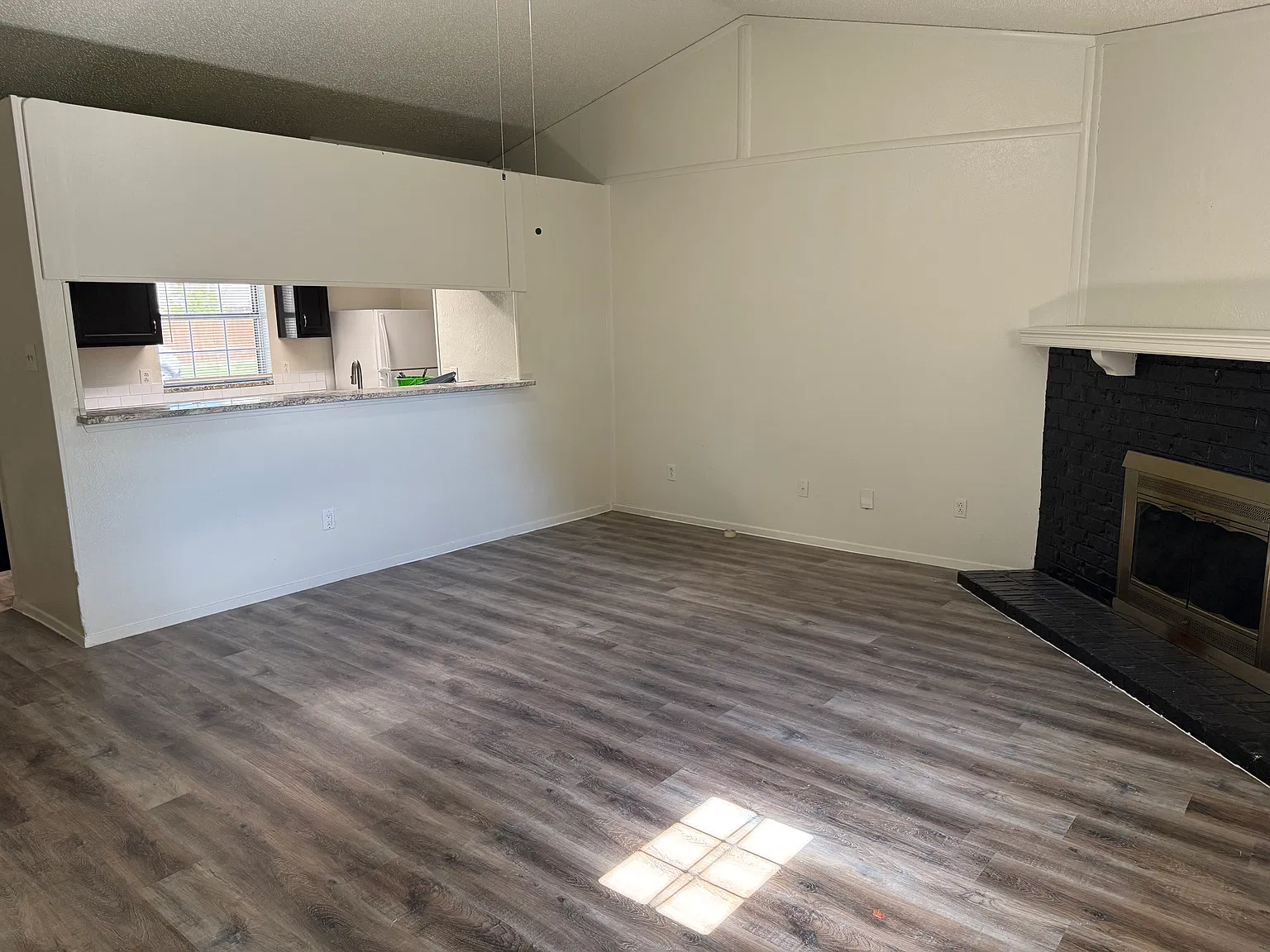 3 bed, 1200 sqft, $1,995 — Photo 3