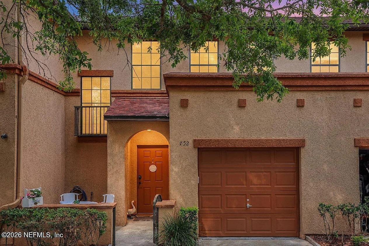 2 bed, 2.5 bath, 1451 sqft, $2,100 — Photo 1