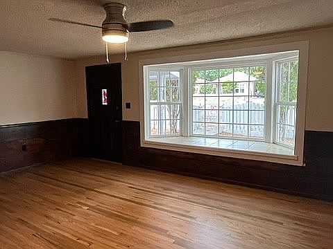 living room w bay window
