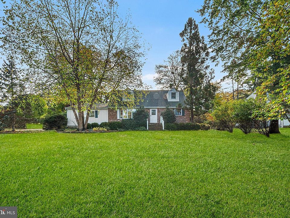 1st image of 13 Lopatcong Dr