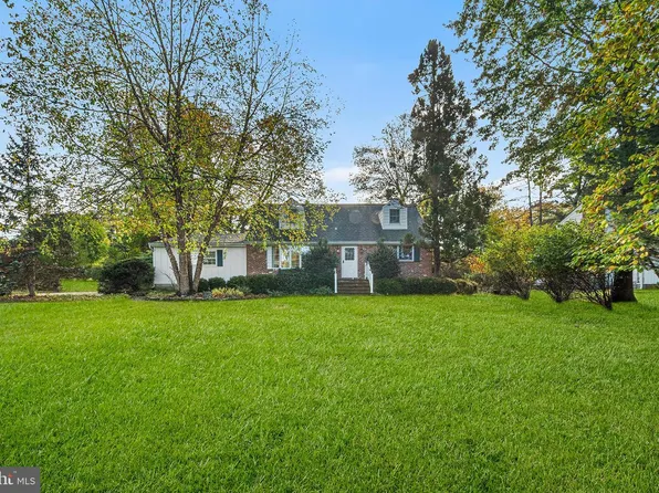 13 Lopatcong Dr, Ewing, NJ 08638