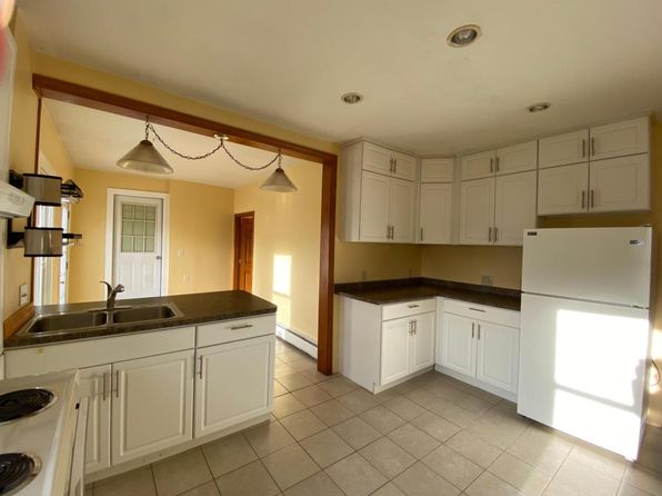 41 Mayhew St #A, Bristol, NH 03222