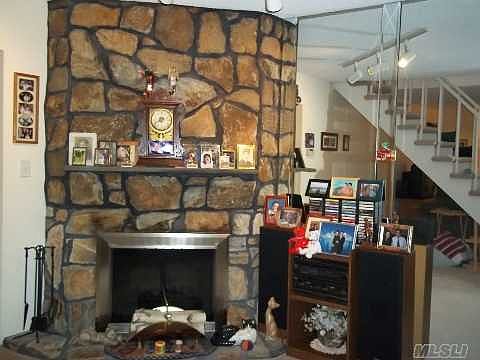 3rd image of 407 Clubhouse Ct