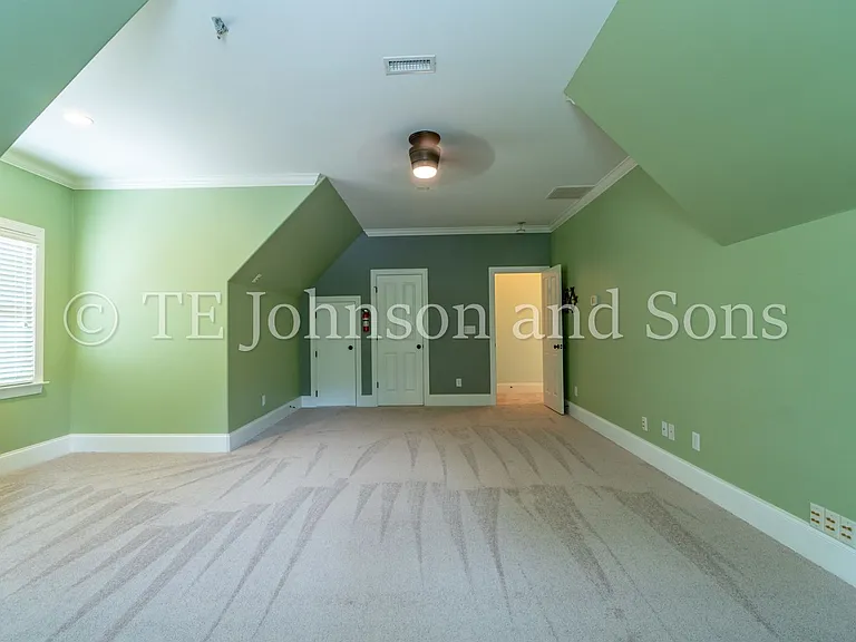 1112 Oakencroft Ct — Photo 38