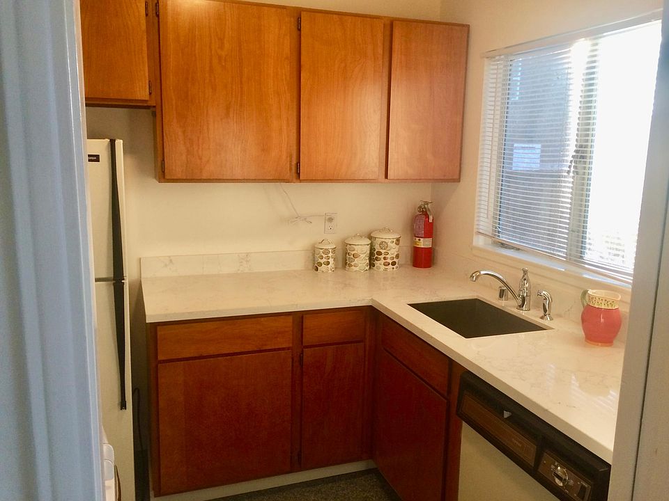 2nd image of 1220 Irwin St APT 1
