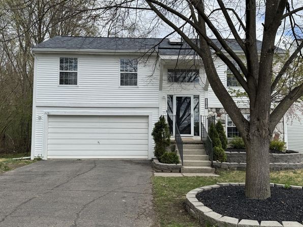 2281 McGee Ct, Westland, MI 48186