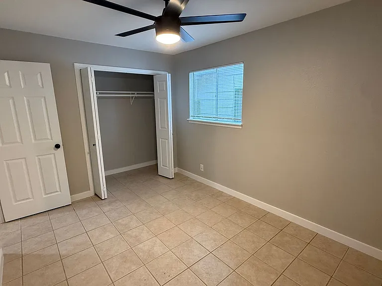 106 E Longspur Blvd — Photo 25