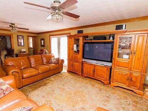 3rd image of 2125 Retreat Dr