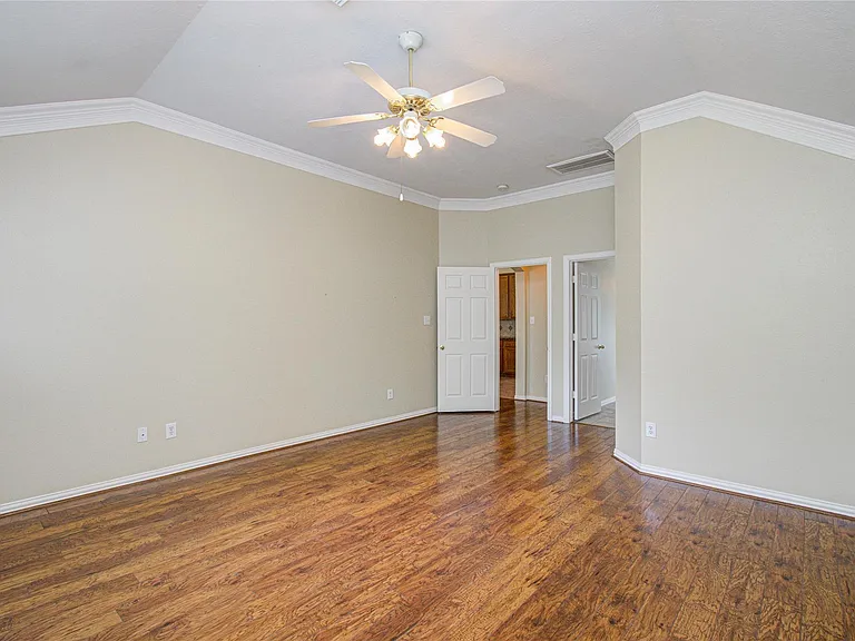 18223 Heathridge Ln — Photo 35