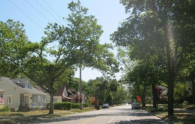 2nd image of 246 E 24th St