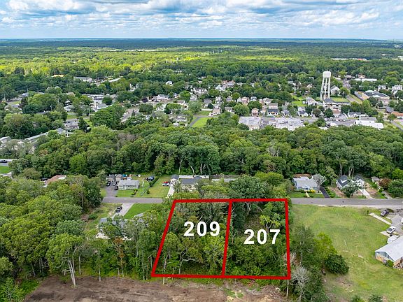 3rd image of 209 Schoolhouse Ln