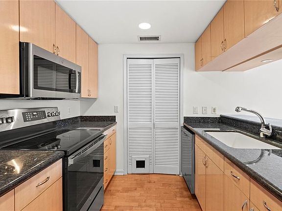 2nd image of 3481 Lakeside Dr NE APT 902