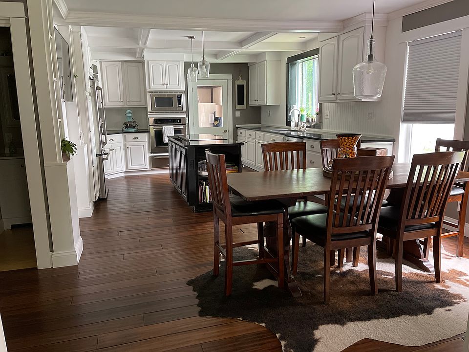 1st image of 10 Church St