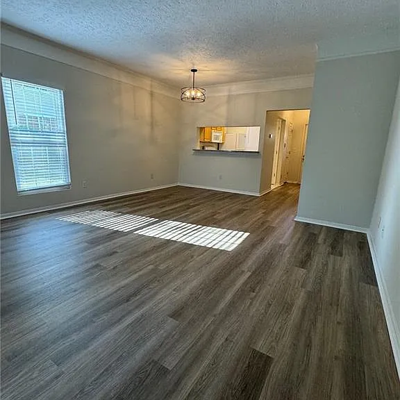 1306 Wedgewood Ct — Photo 5