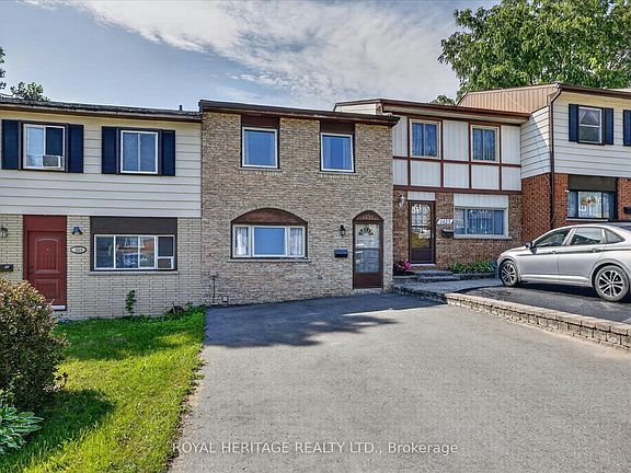 2nd image of 1621 Applewood Cres