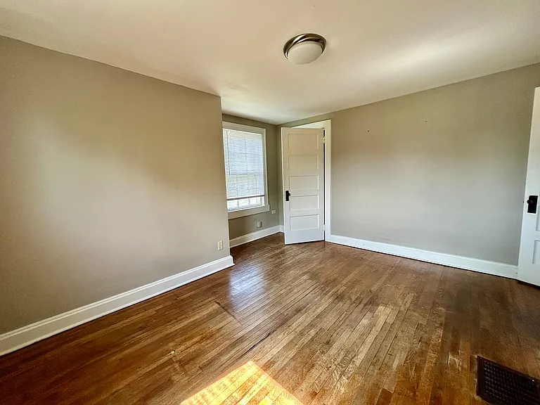 321 S 3rd St — Photo 19