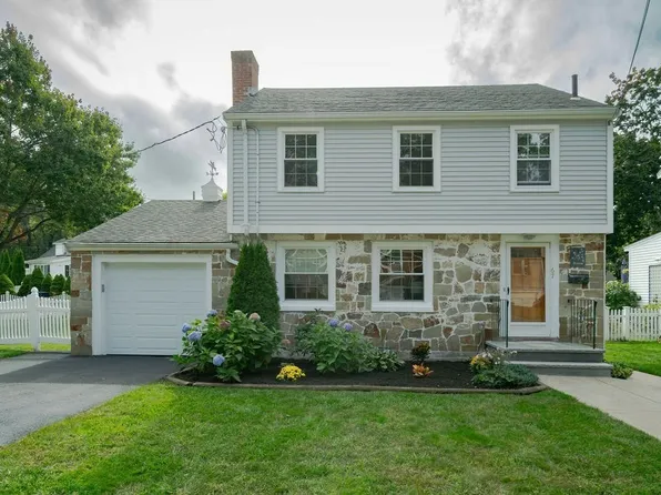 67 Hollywood Rd, West Roxbury, MA 02132