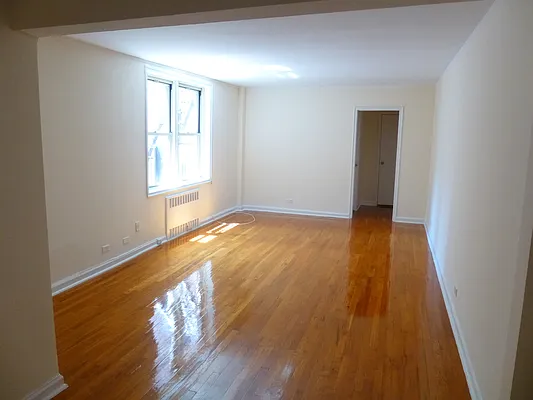 Rented by Siderow Residential Group | media 6