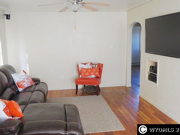 5th image of 900 W Fremont Ave