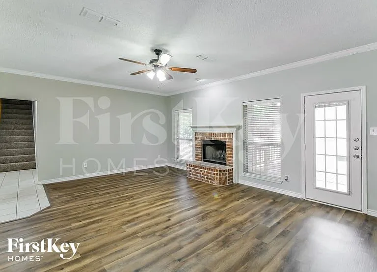 6733 Lucas Ln — Photo 3