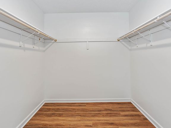 2nd image of 1049 Parkside Ct S