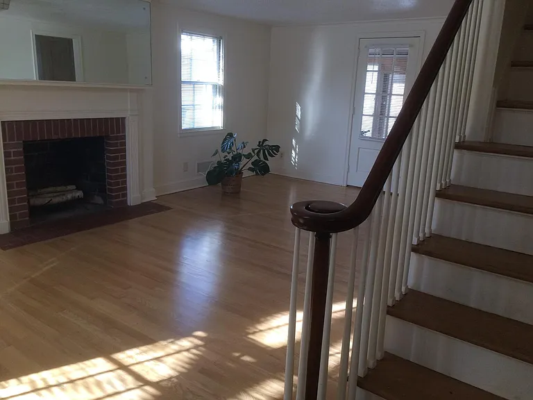 16 Thomson Rd — Photo 4