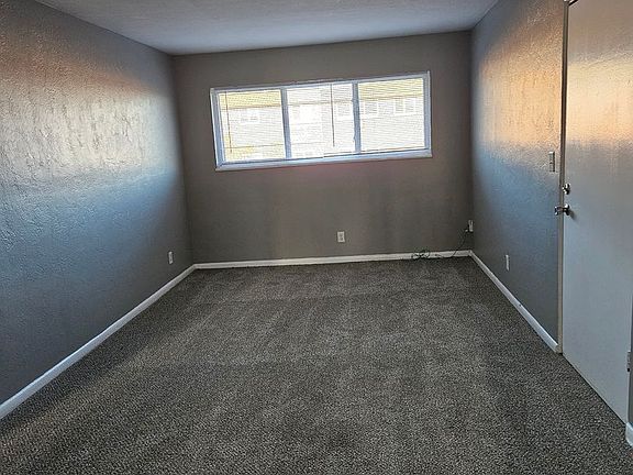 4th image of 1008 Forest Ct APT 17