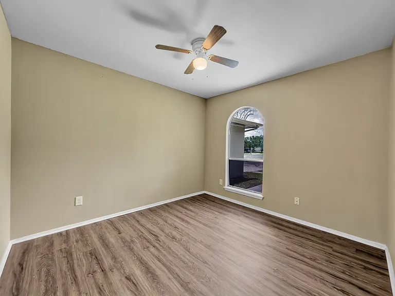 5705 Crest Pebble Dr — Photo 12