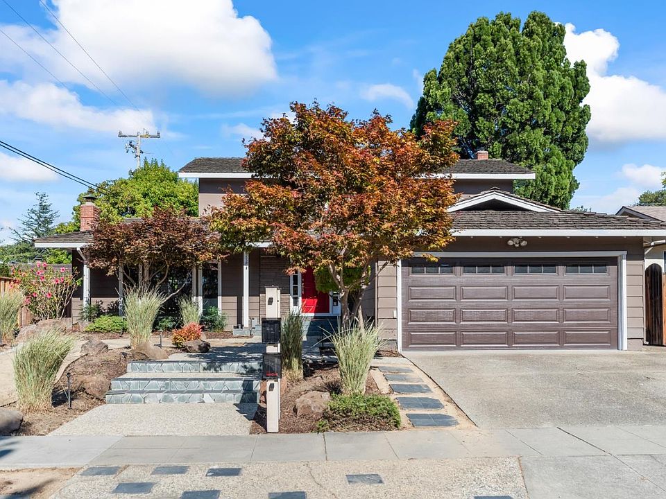 1st image of 220 Corral Ave