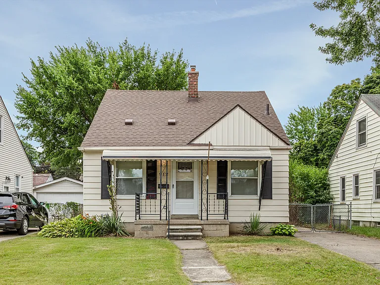 912 N Edison Ave — Photo 1
