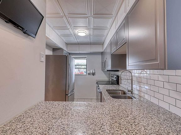 4th image of 2025 Lakewood Club Dr S #5-H