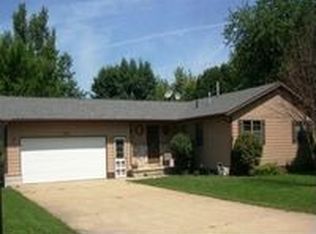 206 Celeste St, Hudson, IA 50643