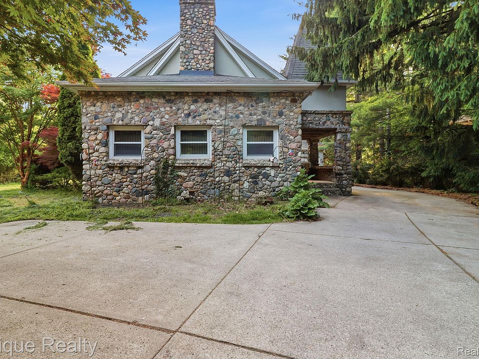 1st image of 21085 Metroview Rd