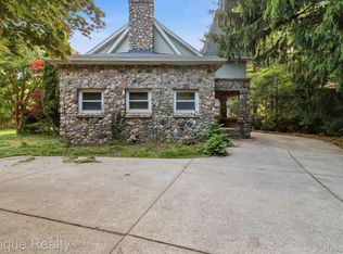 21085 Metroview Rd, Farmington Hills, MI 48335