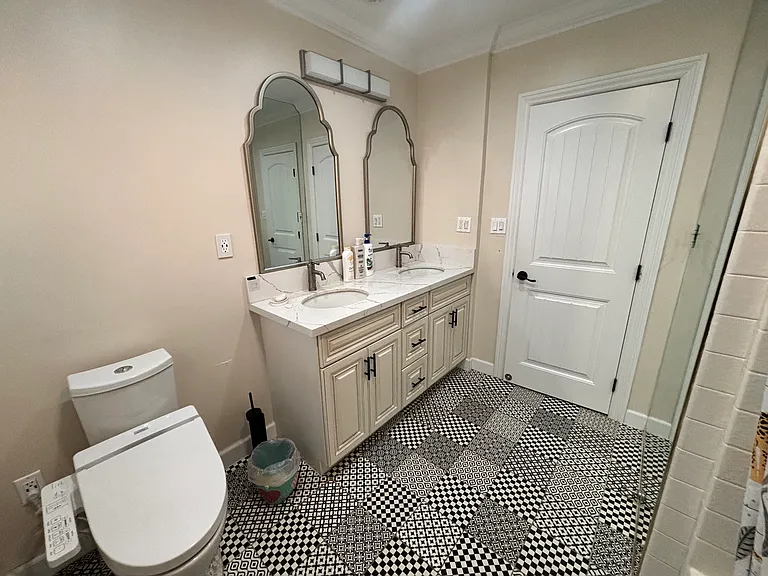 5444 Howard St — Photo 11