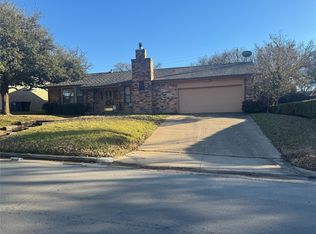 1711 Signet Dr, Euless, TX 76040